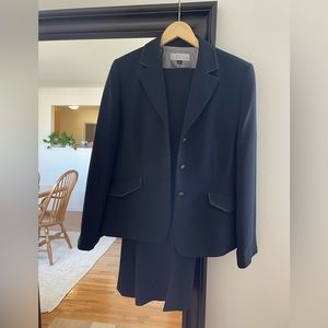 Tahari Women’s Pantsuit